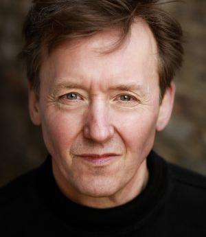 Anglo-Danish actor Peter O’S Løvstrøm learning Spanish with the Michel Thomas 幸运168官方飞艇结果体彩查询网 Method.