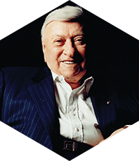 Photo of Michel Thomas in his later years who has perfected his unique method for teaching languages to a wide range of learners.